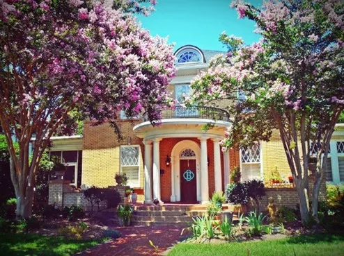 Combine heat absorbing trees Help to cool the house