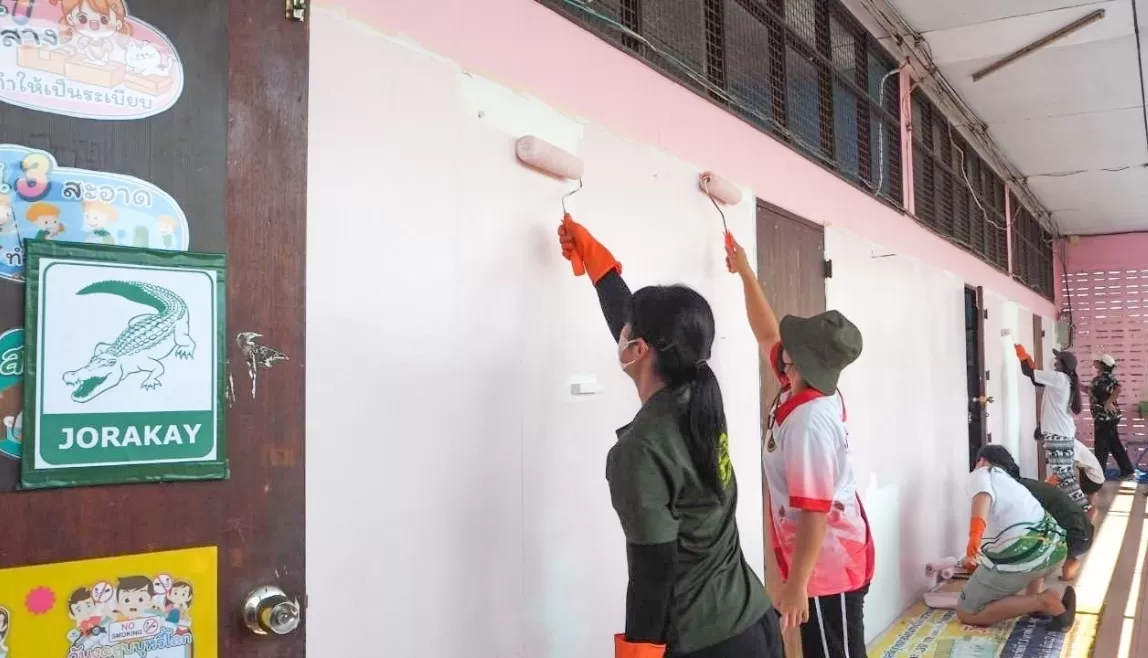 Support crocodile colored products 