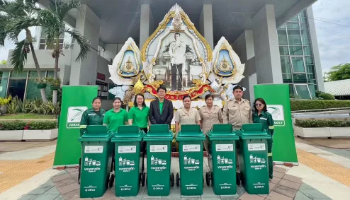 มอบถังขยะจากพลาสติกรีไซเคิล 100 ใบ ให้กับสำนักงานเขตสะพานสูง