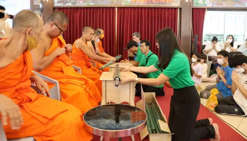 CSR มอบร่มและน้ำดื่ม วัดสระเกศราชวรมหาวิหาร 