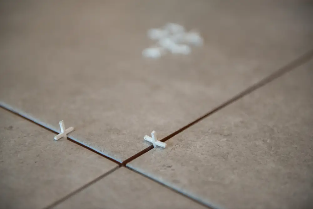 การเว้นร่องยาแนวกระเบื้อง