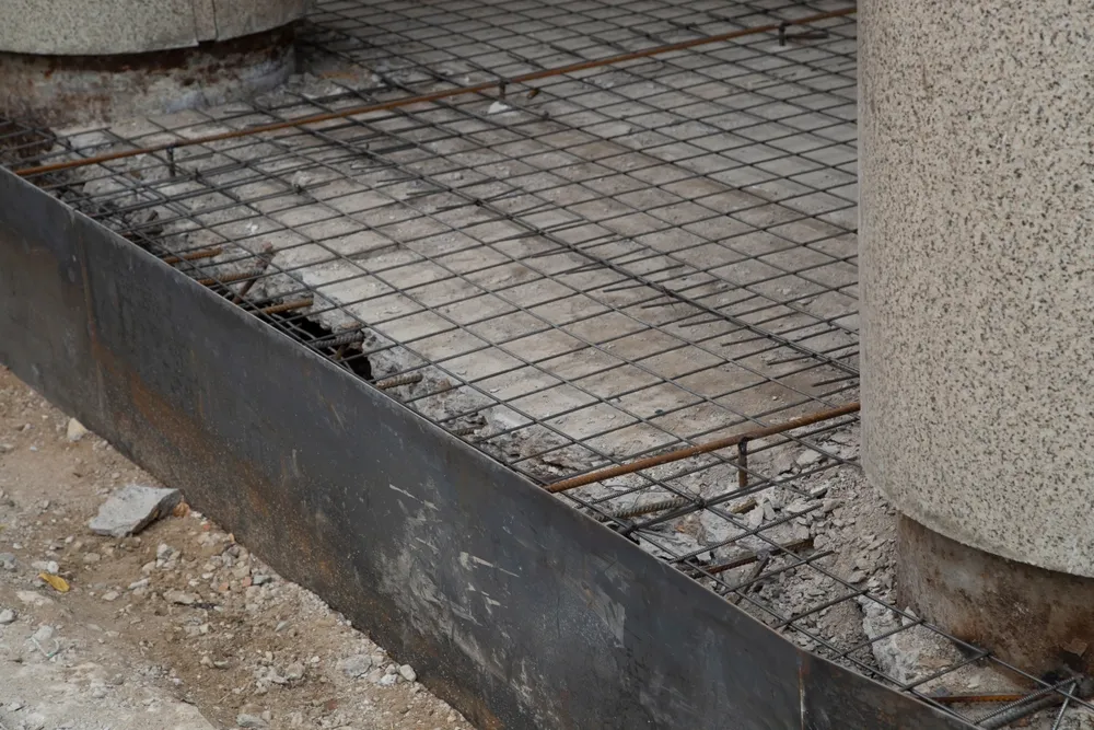 แบบหล่อและเหล็กเสริม