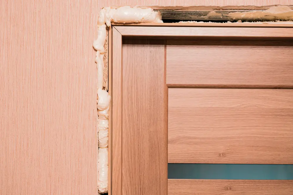 พียูโฟมอุดร่องประตู