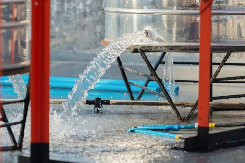 การปล่อยน้ำออกจากถังเก็บน้ำ