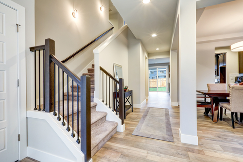 บ้านสไตล์คลาสสิกออกแบบเสาแบ่งสัดส่วนพื้นที่