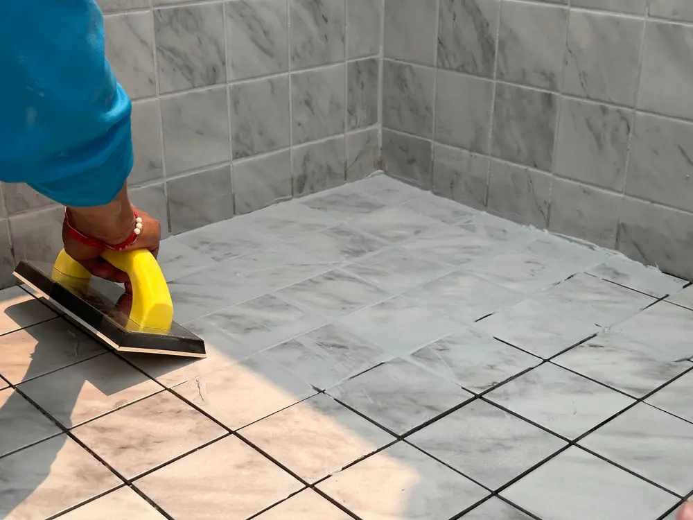 การปาดกาวยาแนว