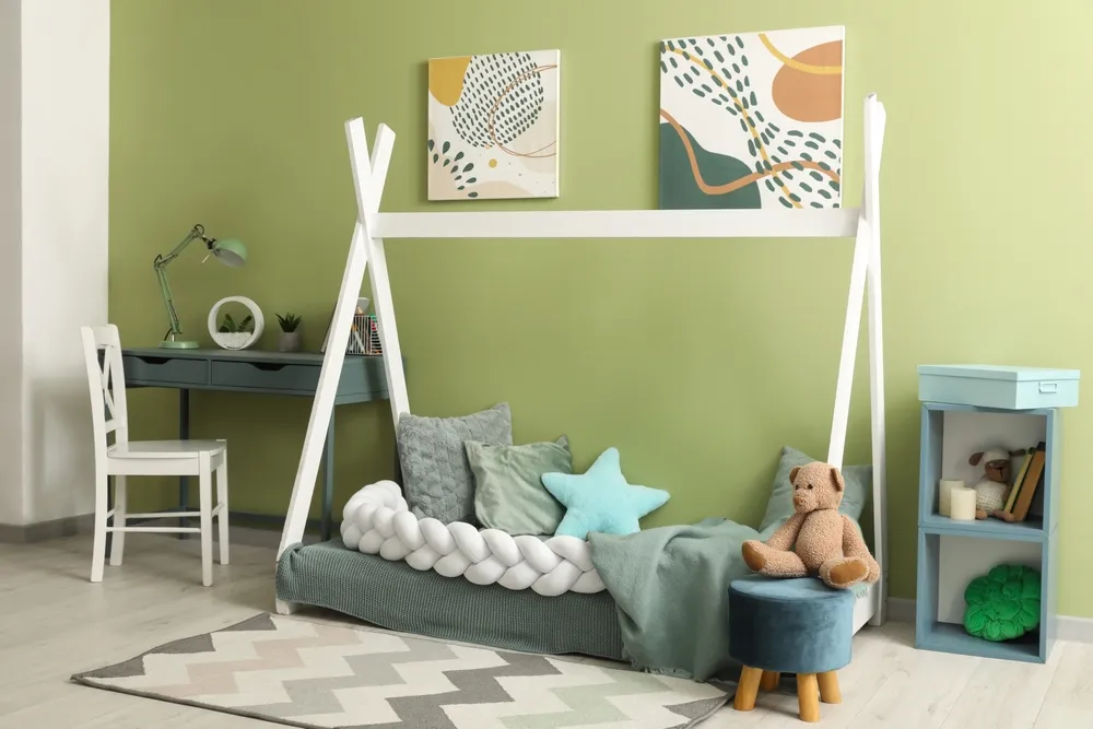 ห้องนอนเด็กสไตล์โมเดิร์นตกแต่งด้วยสีเขียว