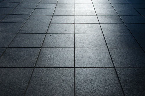 กระเบื้องสีดำ