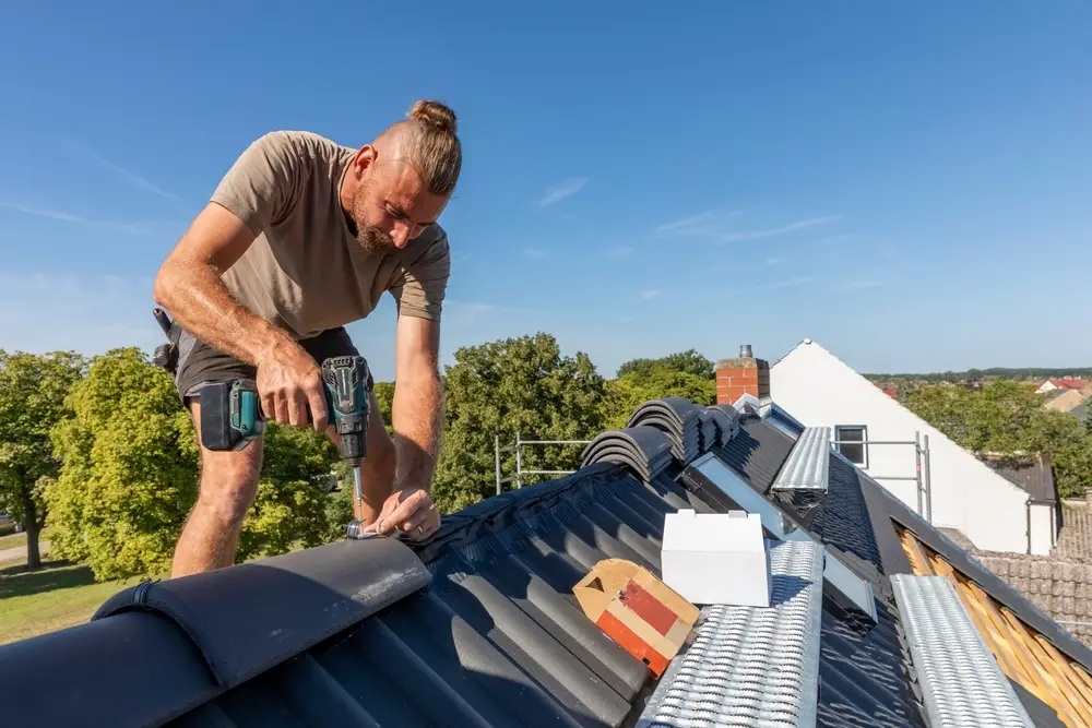 ช่างติดตั้งสันครอบหลังคา