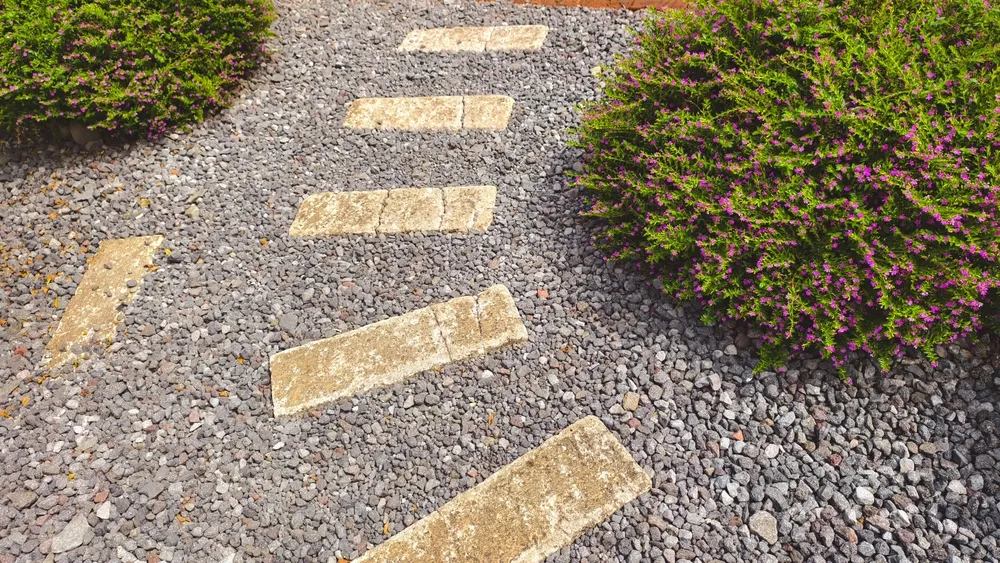 พื้นหิวกรวดตกแต่งทางเดิน