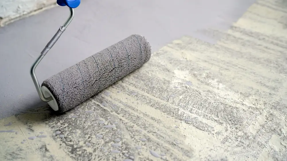 การทาสีรองพื้นด้วยลูกกลิ้ง