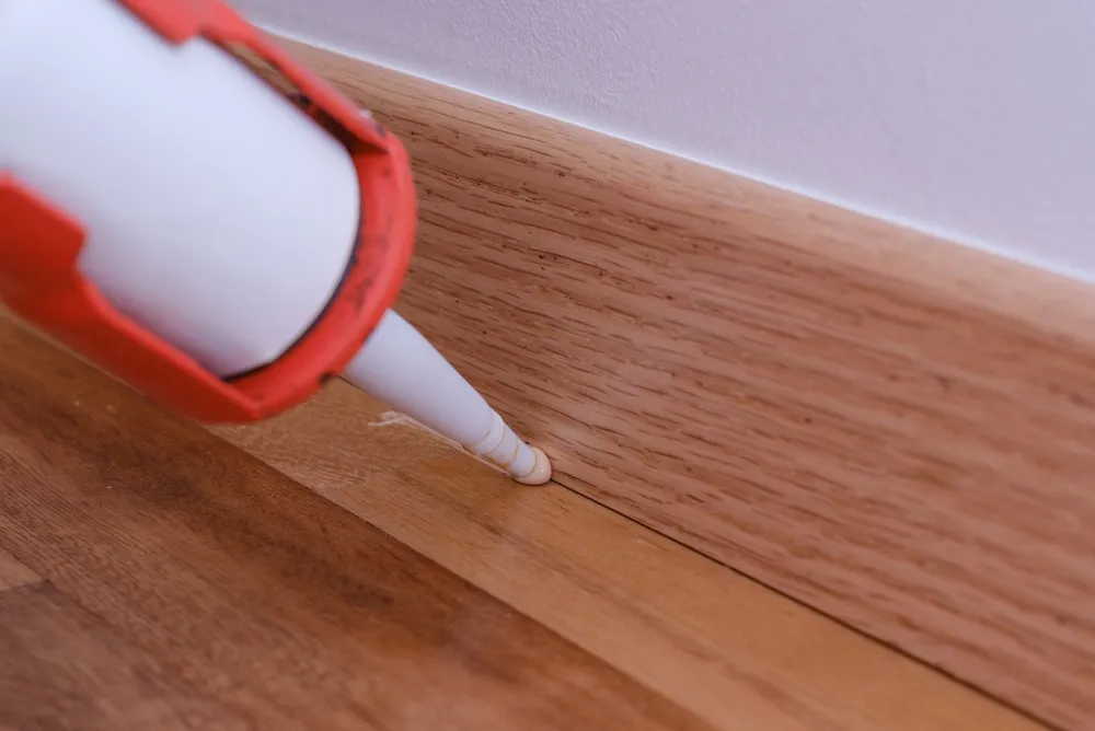 การเก็บงานติดตั้งบัวพื้น