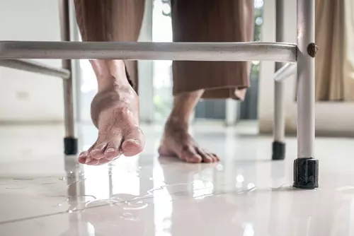 พื้นเปียกชื้น