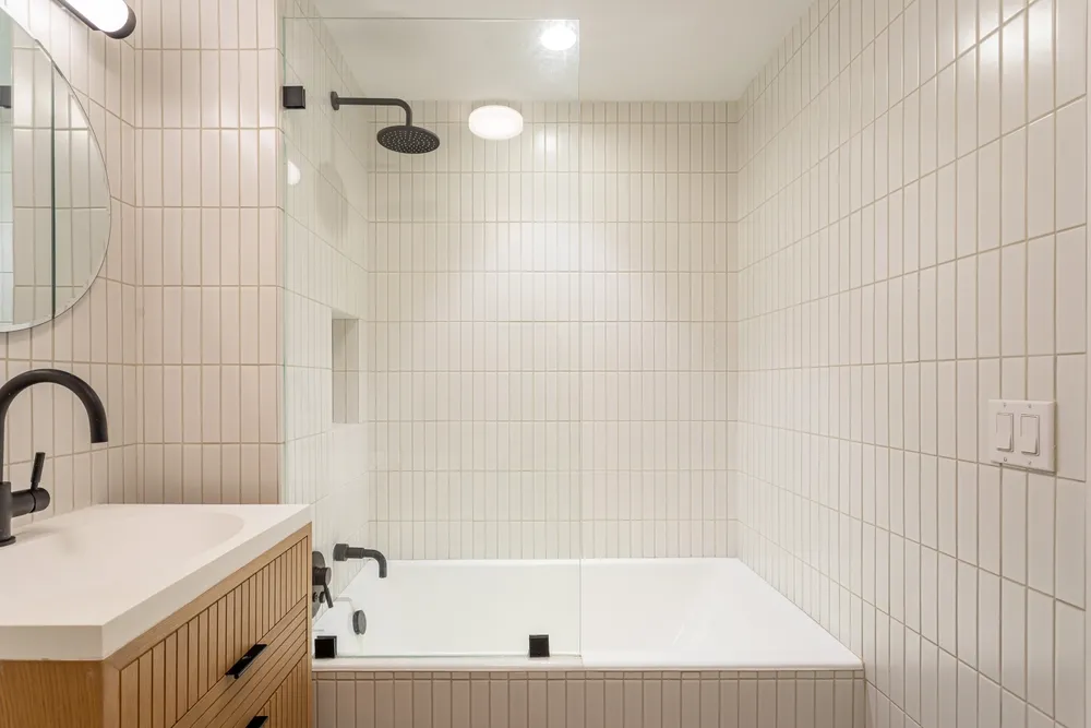 ผนังกระเบื้อง Subway Tile แนวตั้ง