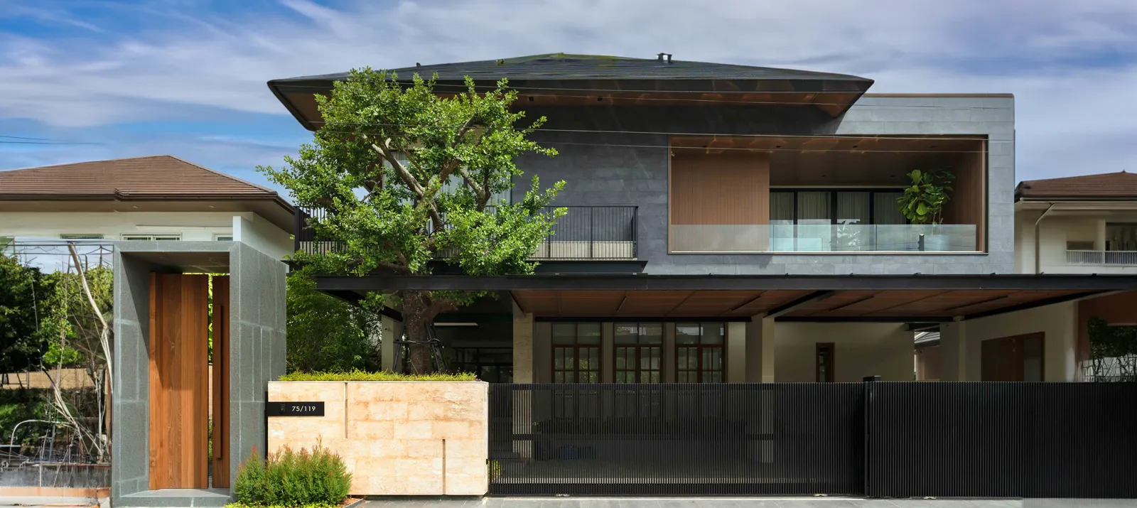 บ้านส่วนตัว นายแพทย์ สันติพงศ์ โรหิโตปการ